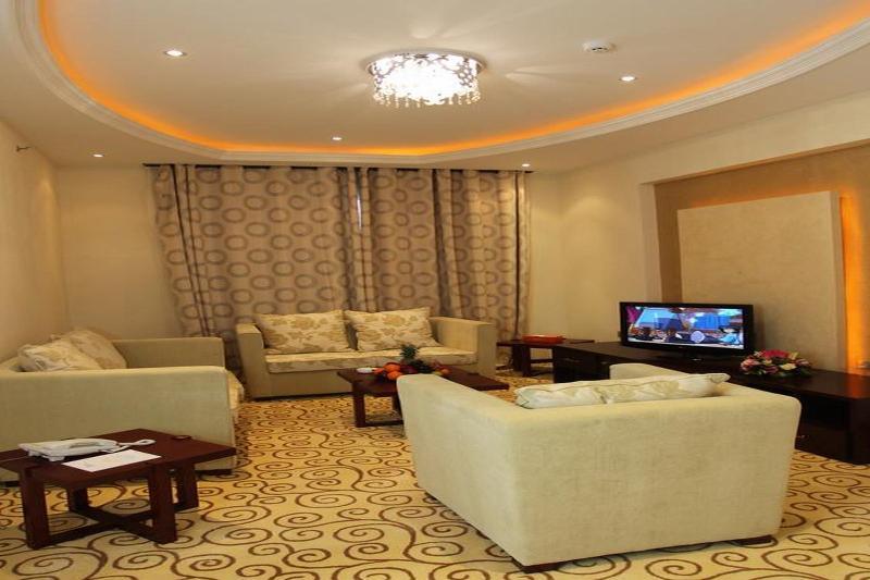 Al Liwan Suites Rawdat Al Khail Доха Экстерьер фото