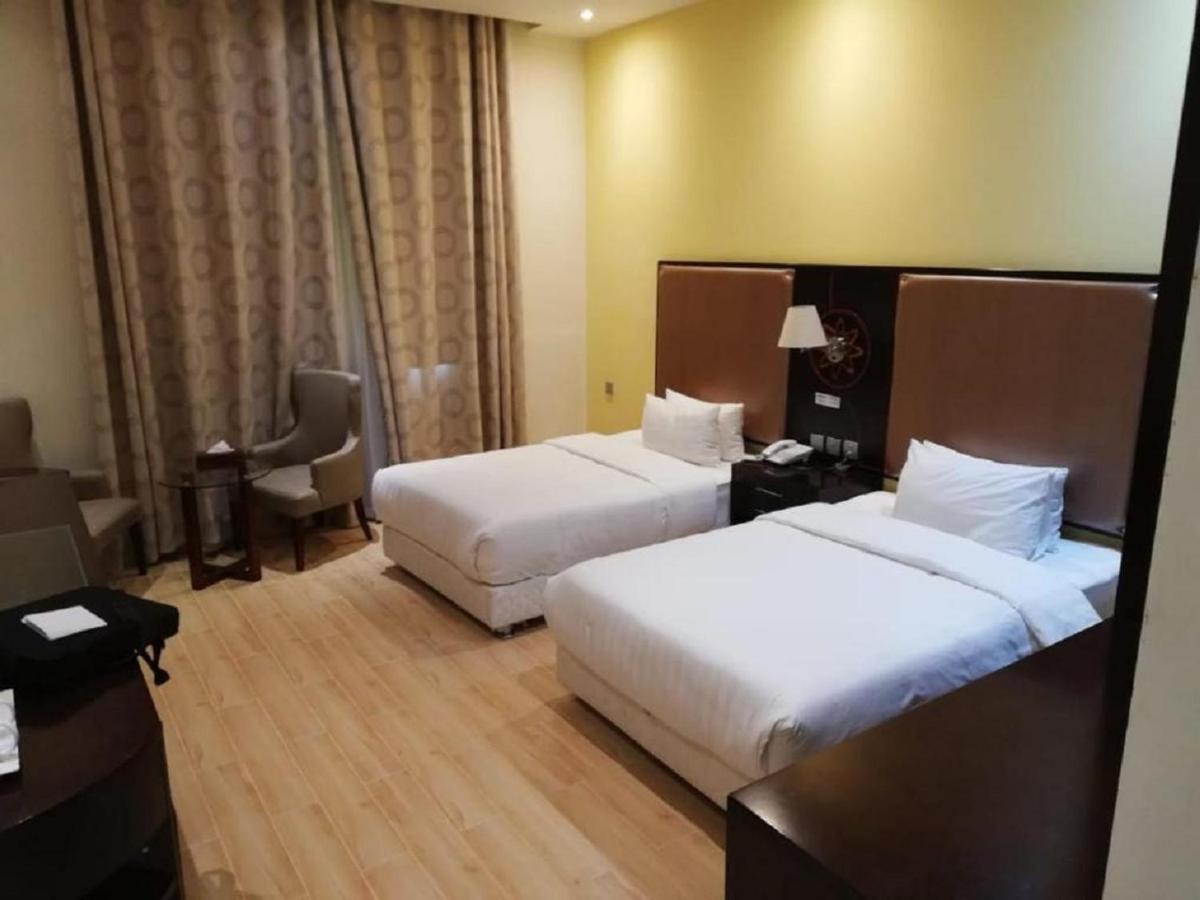 Al Liwan Suites Rawdat Al Khail Доха Экстерьер фото